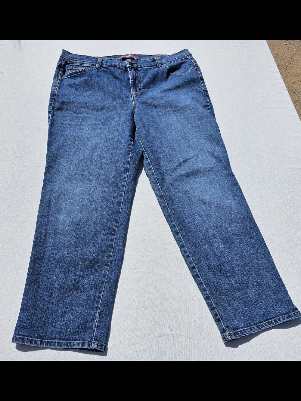 Gloria Vanderbilt Women's Straight-Leg Jeans in Medium Blue Wash